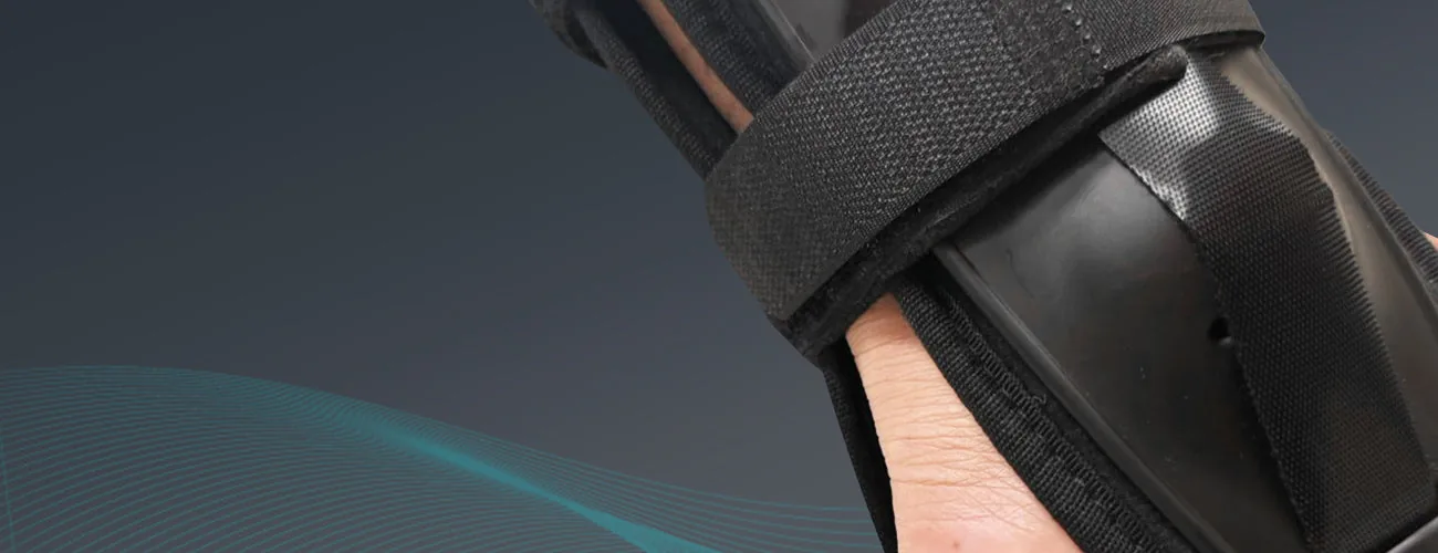 Tynor Ankle Splint close-up: strap over the outer shell