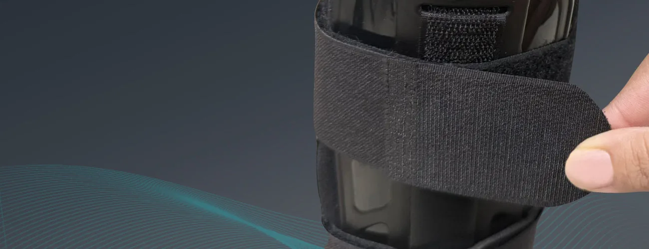 Tynor Ankle Splint close-up: hook-loop strap