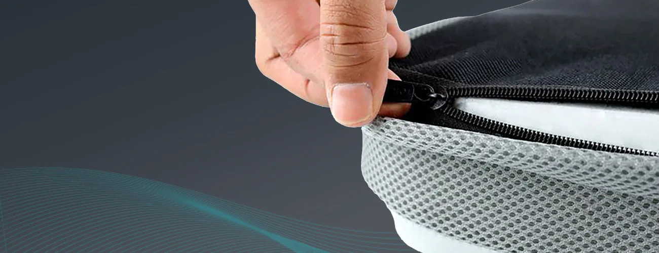Tynor Coccyx Cushion Seat close-up: zip cover with mesh sides
