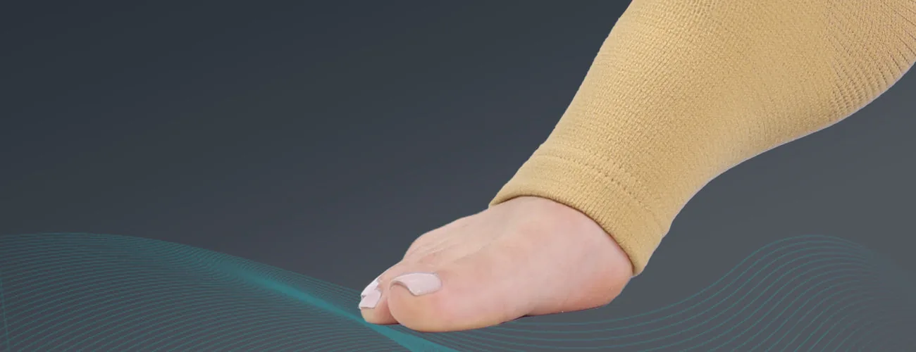 Tynor Compression Stocking Mid Thigh Classic close-up: closed heel and open toe