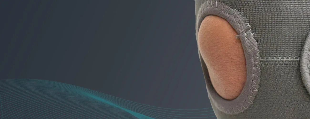 Tynor Elastic Knee Support close-up: cushioned kneecap opening