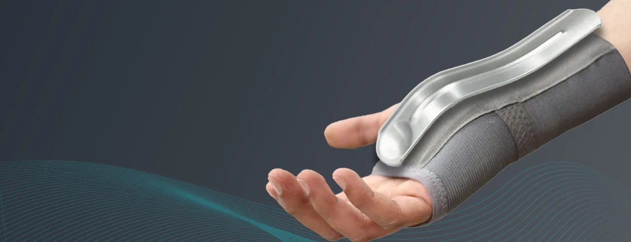 Tynor Elastic Wrist Splint close-up: removable aluminium splint