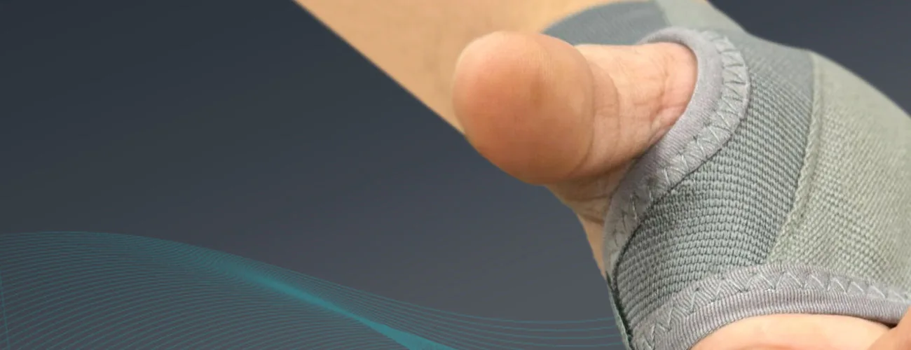 Tynor Elastic Wrist Splint close-up: thumb opening