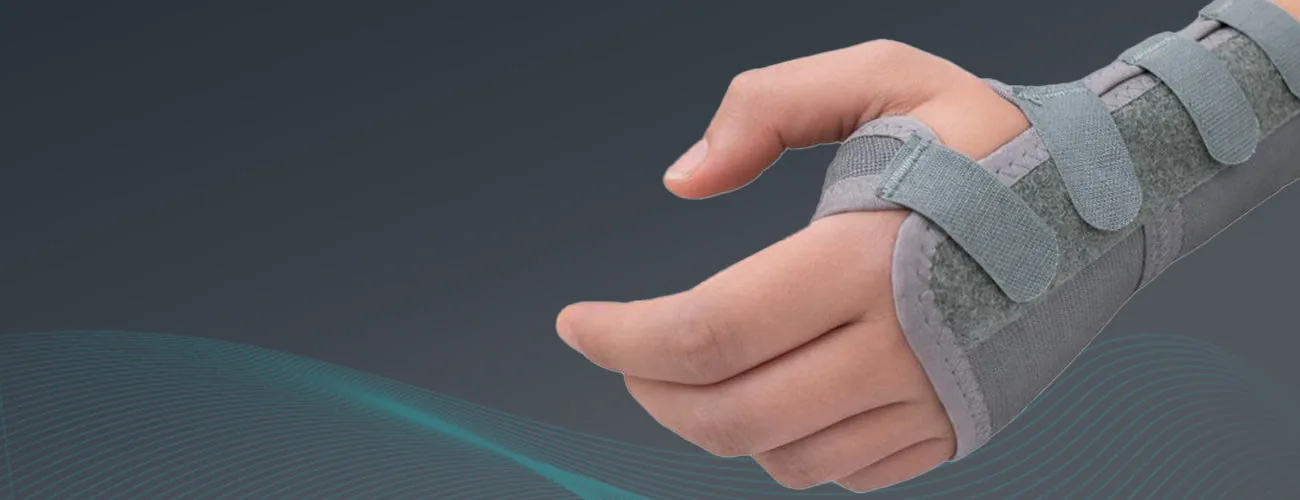 Tynor Elastic Wrist Splint close-up: contoured wrist fit