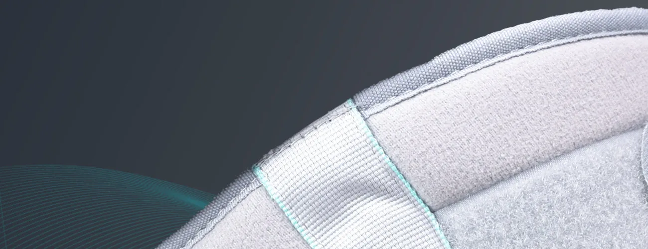 Tynor Knee Immobiliser 19 in close-up: cushioned body