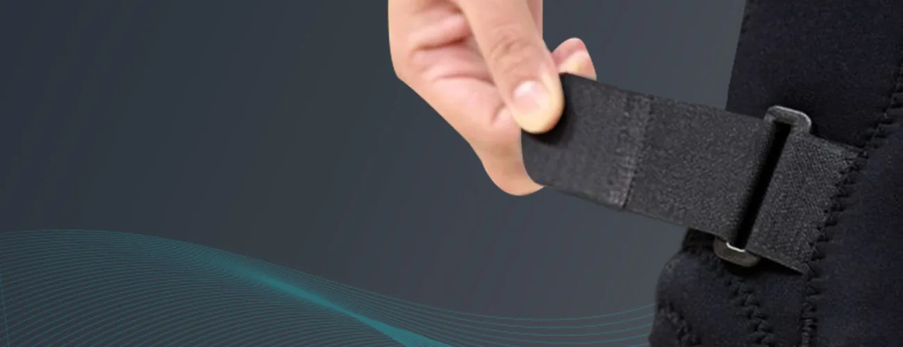 Tynor Knee Wrap Hinged (Neoprene) close-up: hook-loop strap