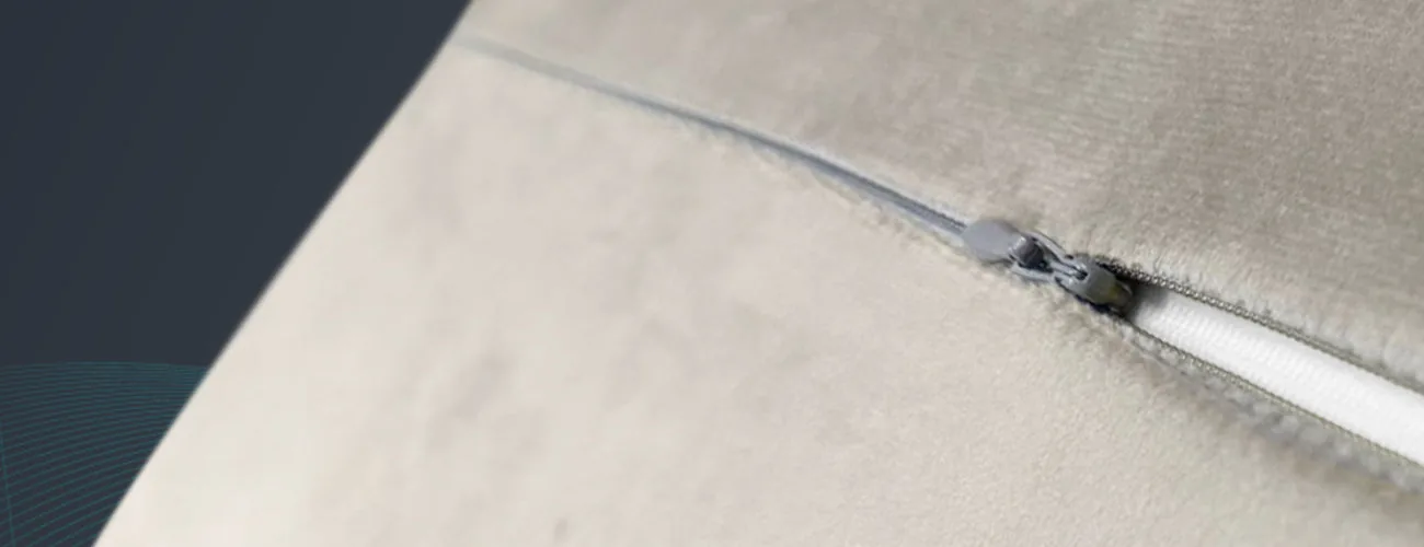 Tynor Ortho Cushion Seat close-up: zip on the removable cover