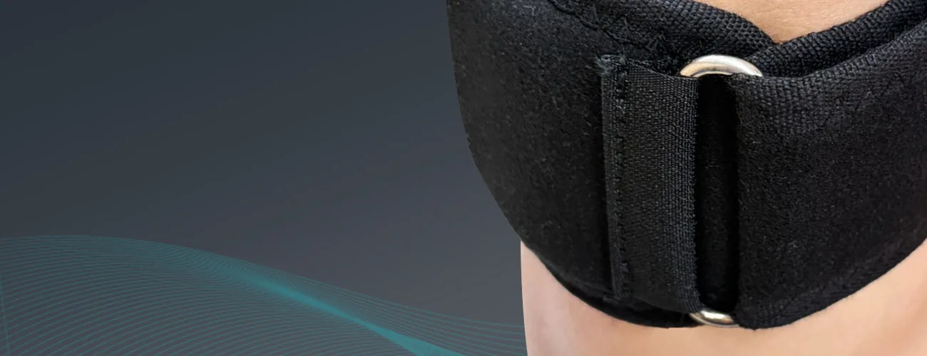 Tynor Tennis Elbow Support close-up: reverse buckle and ring