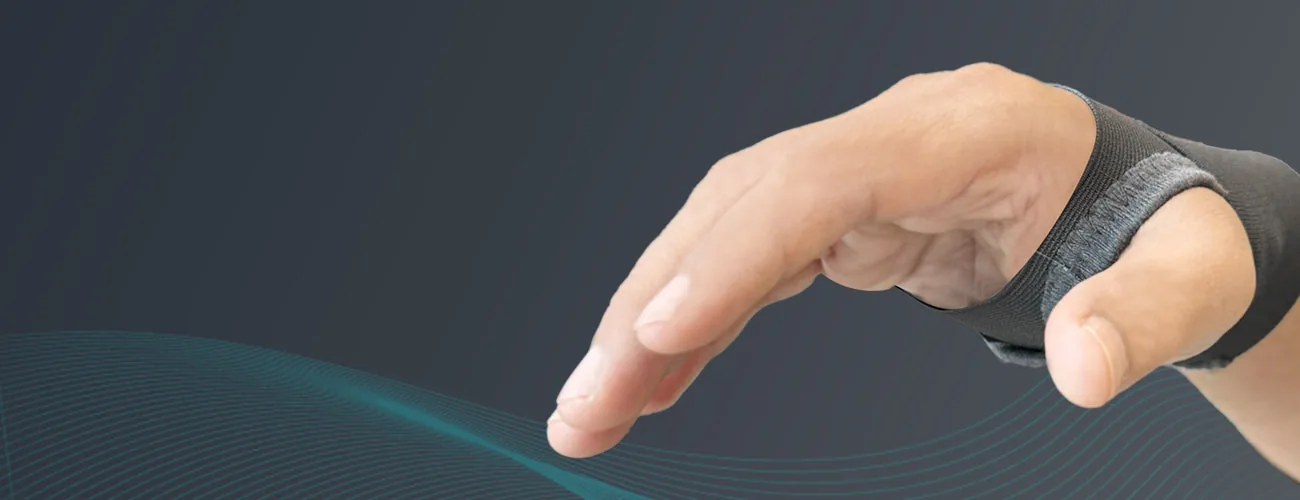 Tynor Wrist Brace With Thumb close-up: thumb opening