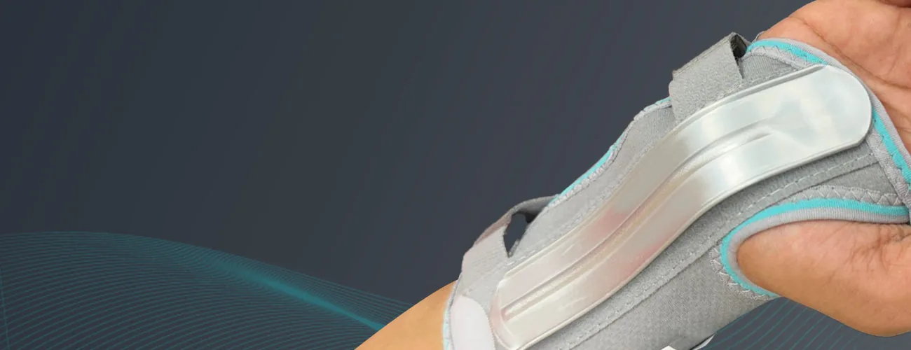 Tynor Wrist Splint Ambidextros close-up: aluminium splint