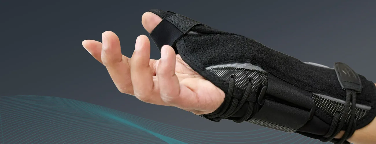 Tynor Wrist Splint With Thumb close-up: ambidextrous design